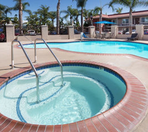 Days Inn & Suites by Wyndham Anaheim At Disneyland Park - Anaheim, CA