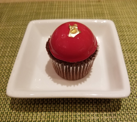 The Buffet at Wynn Las Vegas - Las Vegas, NV. Raspberry chocolate cupcake
