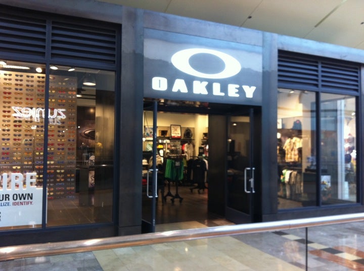 Oakley Store - Paramus, NJ 07652