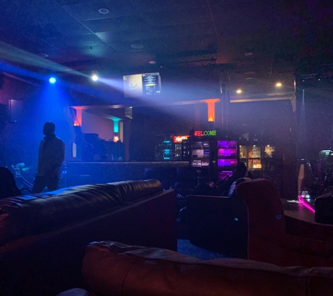 Royal Hookah & Cigar Lounge - Orlando, FL