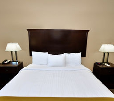 Boulders Inn & Suites Denison - Denison, IA