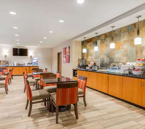 Comfort Suites - Fairview Heights, IL