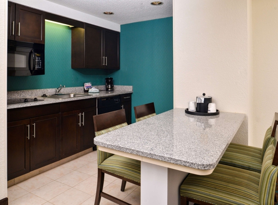 Hampton Inn & Suites Newport News - Newport News, VA