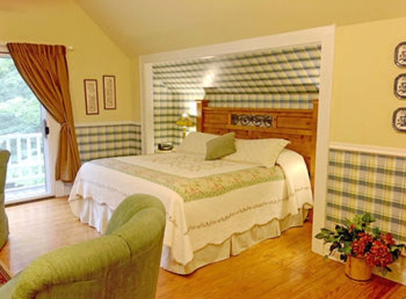 Highland Lake Inn & Resort - Flat Rock, NC