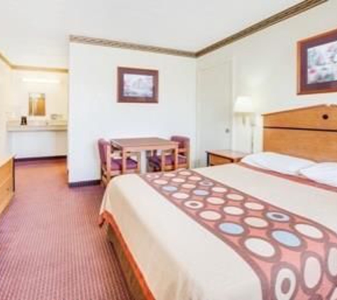 Super 8 by Wyndham Arkadelphia - Caddo Valley, AR