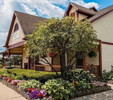 Econo Lodge & Suites - Grand Rapids, MI