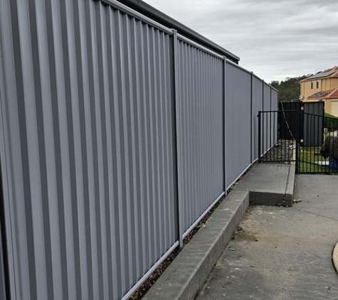 Down 2 Earth Fencing - Molendinar, QLD. New Colourbond Fence