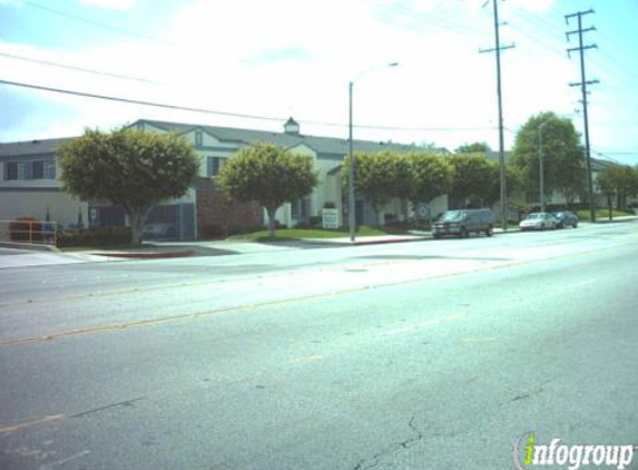 Cape Cod Apartments - Anaheim, CA