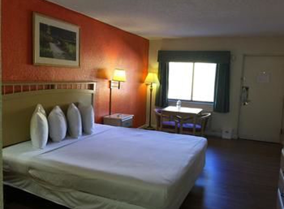 Country Hearth Inns and Suites - Kissimmee, FL