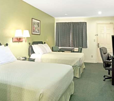 Days Inn by Wyndham El Campo TX - El Campo, TX