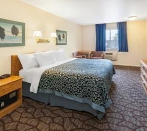 Days Inn - Manistee, MI