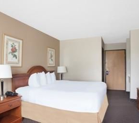 Baymont Inn & Suites - San Marcos, TX