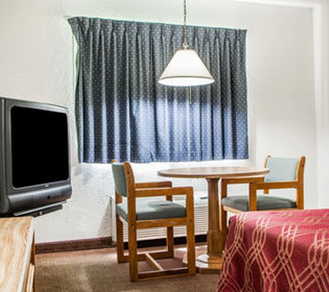 Econo Lodge - Kansas City, MO