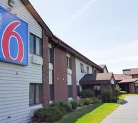 Motel 6 - Saukville, WI