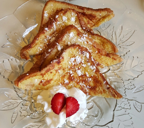 Three Sisters Cottages Bed and Breakfast - Jefferson, TX. Delicious French toast!