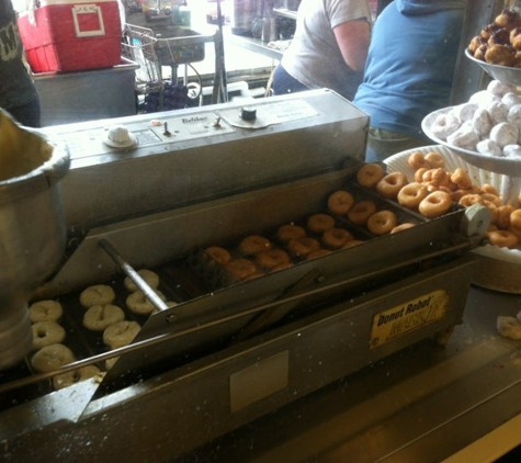 Daily Dozen Donuts - Seattle, WA