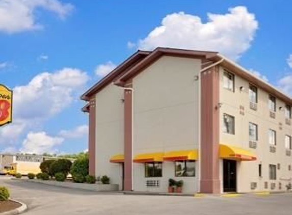 Super 8 by Wyndham Johnson City - Johnson City, TN