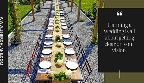 19 Birch Lane Event Venue - South Thomaston, ME. Outdoor farm style dinning.