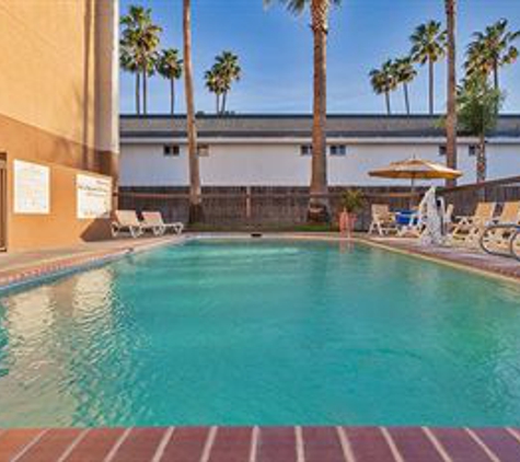 Hampton Inn Bakersfield-Central - Bakersfield, CA