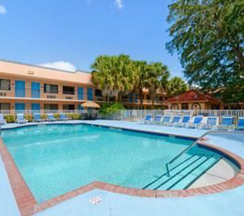 Travelodge - Kissimmee, FL