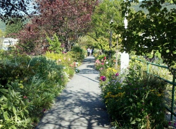 Bridge Of Flowers Business Center - Shelburne Falls, MA