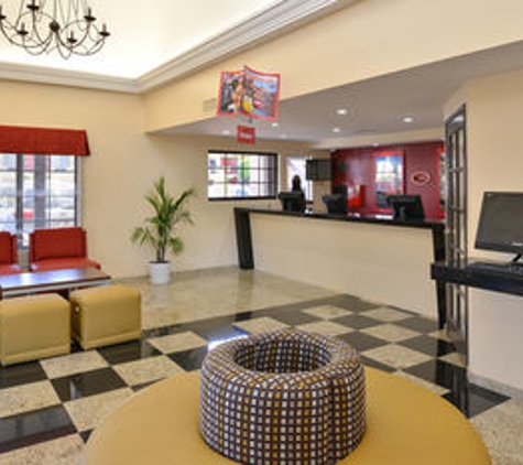 Best Western Plus Raffles Inn & Suites - Anaheim, CA