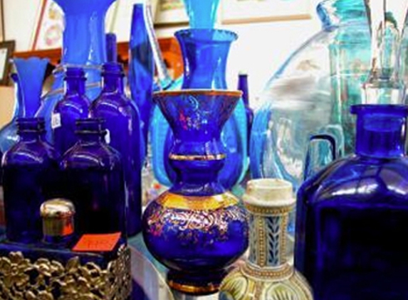 Antiques Goods & Chattels - Bakery Hill, VIC