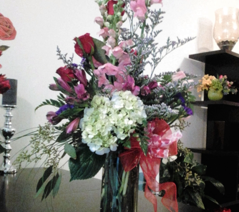 Vase Floral Expressions LLC - Cedartown, GA