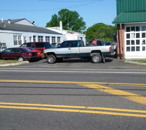 Mt Holly Transmissions - Pemberton, NJ. Customer Vehicles blocked in