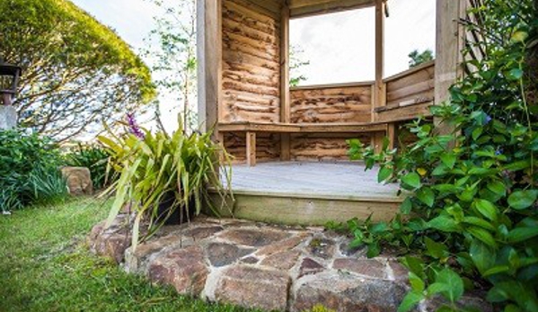 Andrew Nicholson Landscapes - Mowbray, TAS. Courtyards And Entertaining