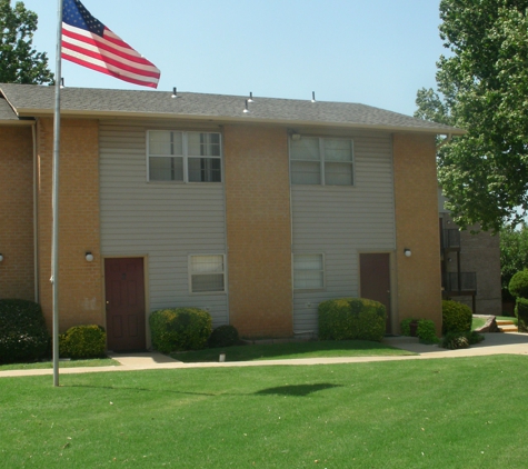 Parkview Apartments - Midwest City, OK