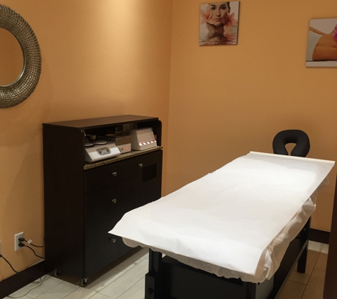 Rapid Wax - Doral, FL. Rooms for private wax