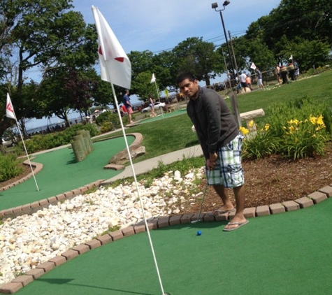 Cove Marina Mini Golf - Norwalk, CT