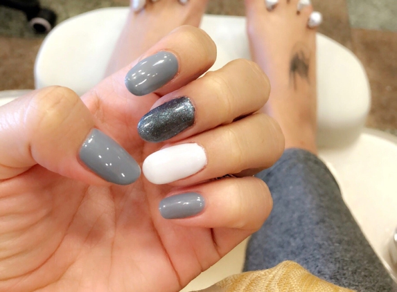 Happy Nails & Spa - Long Beach, CA