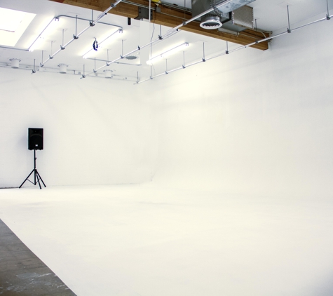 Skye Photo Studio Rentals - Burbank, CA