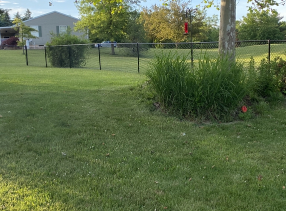 Billden Fence LLC - Sabillasville, MD. Beautiful black chainlink fence installed.  Wonderful workmanship, great family owned and operated company.  We definitely recommend Billden