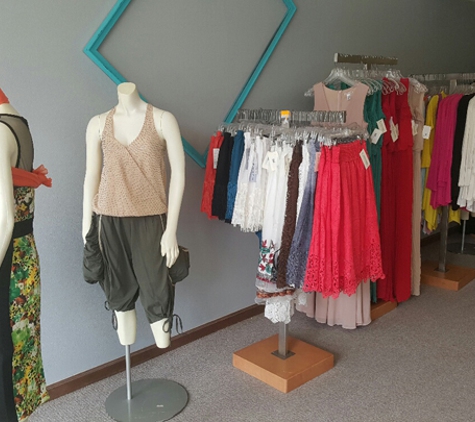 Duckett Upscale Clothing & More - Mount Pleasant, IA