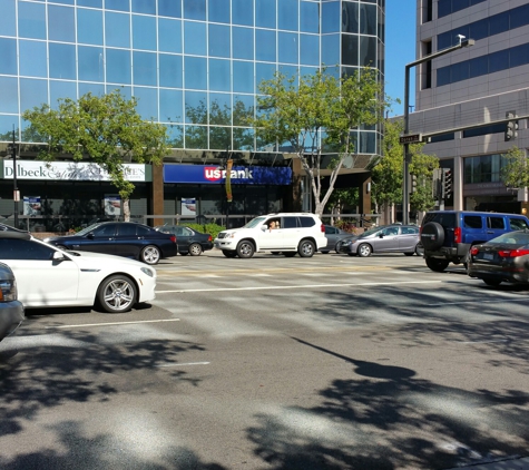 U.S. Bank - Glendale, CA. Front of the building