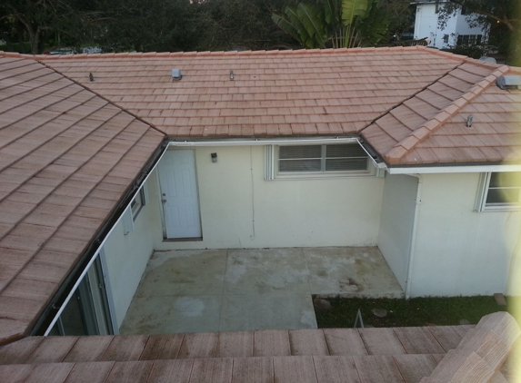 Spray & Wash Roof Cleaning Specialist - Miami, FL