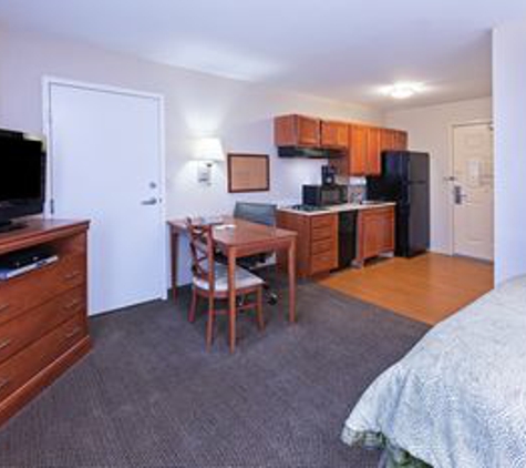 Candlewood Suites Owasso - Owasso, OK