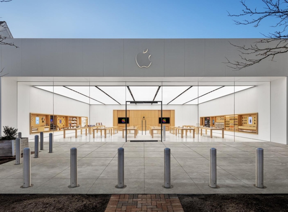 Apple Store - Hingham, MA