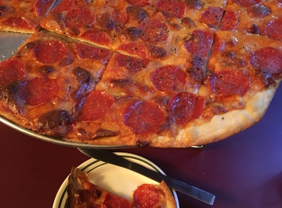 Serra's Pizzeria - Maryland Heights, MO