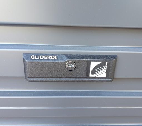 Aussie Garage Doors & Automations - Glenwood, NSW. Can see seam below Gliderol lock