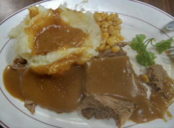 Coach Light Inn - Valentine, NE. Fantastic ROAST BEEF !
Served with REAL mashed Potatoes, REAL homemade Beef GRAVY, Veggie, Roll/Butter & square of frosted CAKE Dessert !