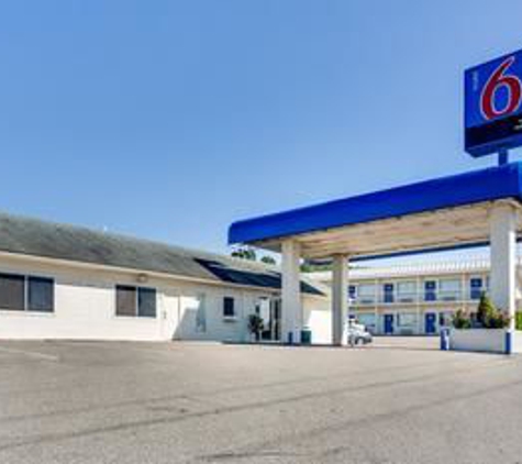 Motel 6 - Fayetteville, AR