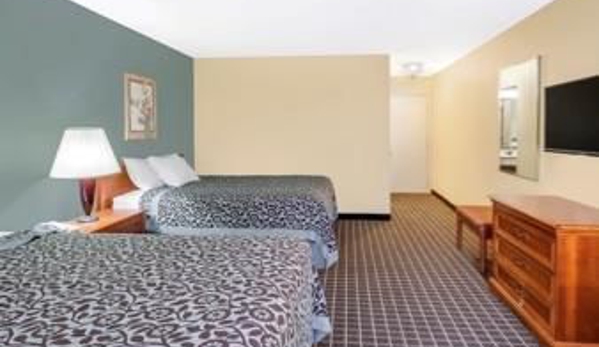 Days Inn & Suites by Wyndham Kalamazoo - Portage, MI