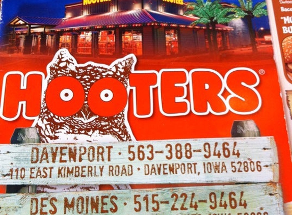 Hooters - Davenport, IA