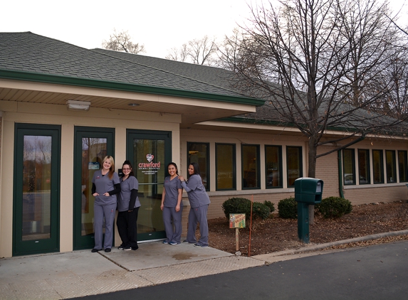 Crawford Animal Hospital - Milwaukee, WI