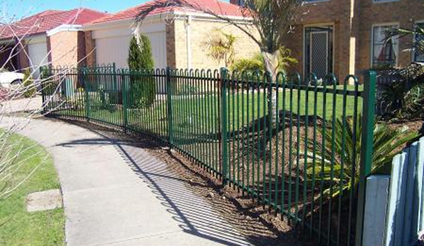 Colorsteel Fencing - Kilsyth, VIC. Tubular Steel loop top
