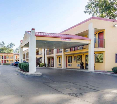 Econo Lodge - Lanett, AL